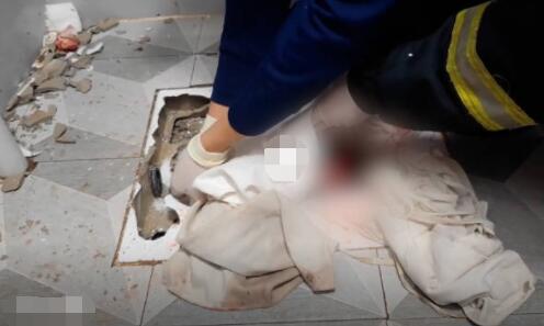 孕婦如廁時(shí)生產(chǎn)嬰兒被卡蹲便器 這也太可怕了