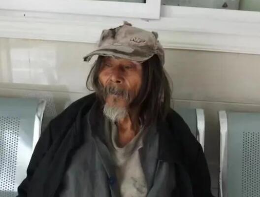 老人被確認(rèn)車禍死亡 11年后死而復(fù)生 十一年前被火化的到底是誰?