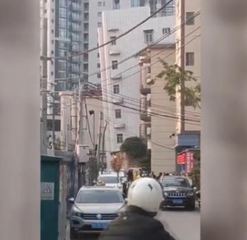 廣東湛江疑地陷數(shù)幢樓傾斜 背后真相簡(jiǎn)直太意外了