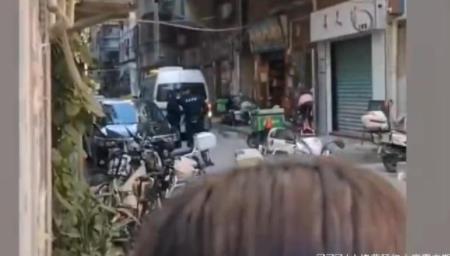 深圳一外賣小哥疑送餐時猝死 到底是什么情況?