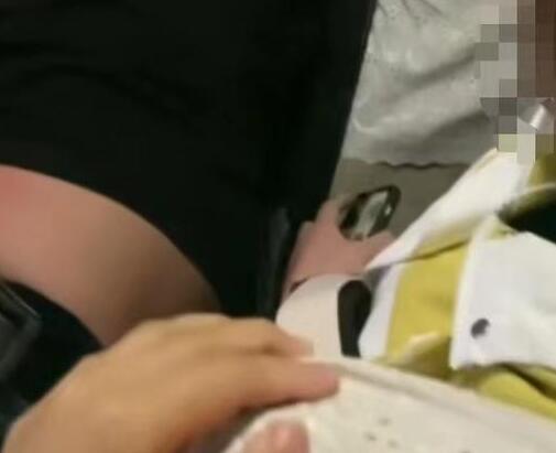 導(dǎo)游強(qiáng)制消費(fèi)搶手機(jī) 女游客嚇得大哭 云南省文旅執(zhí)法回應(yīng)太暖心