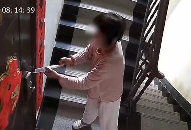 女子在門縫發(fā)現(xiàn)針頭 背后真相曝光簡直太驚人了