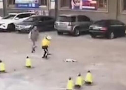 小伙阻止大人揍小孩被索賠3萬 到底是什么情況?