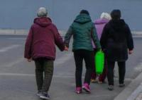 當?shù)妄g老人照顧高齡老人 背后真相曝光簡直太驚人了