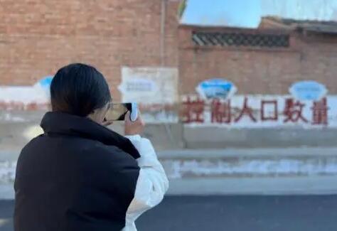 媒體:“禁止三孩”等標語仍存在 到底是什么情況?