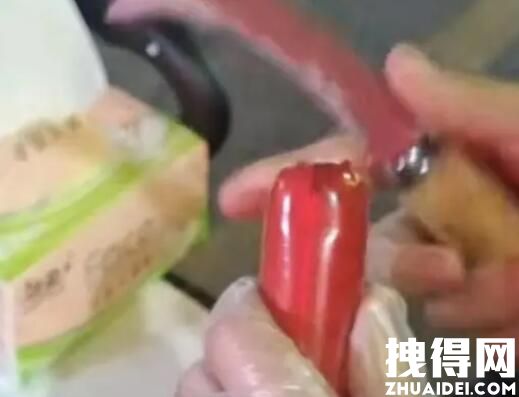 女護士下班擺攤賣“無菌烤腸” 真相揭露真的令人大吃一驚