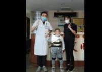 4歲娃17樓墜落140天后重新行走 背后真相曝光簡直太驚人了