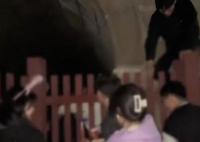 多名游客深夜翻門進(jìn)入泰山 背后真相曝光簡直太驚人了