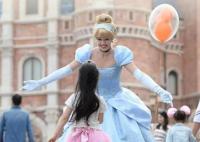 上海迪士尼:重啟握手擁抱合影 背后真相曝光簡直太驚人了