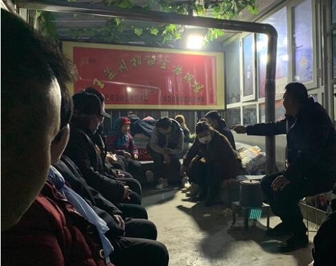 小城里的男青年涌入相親直播間 真相揭露真的令人大吃一驚