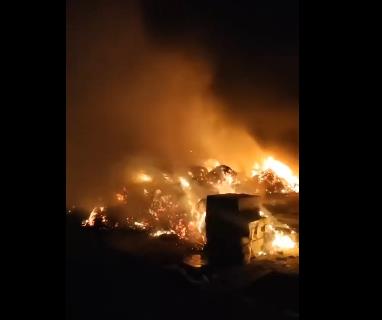 哈爾濱四輛拉載秸稈的大貨車起火 原因竟是這樣實在是太意外了