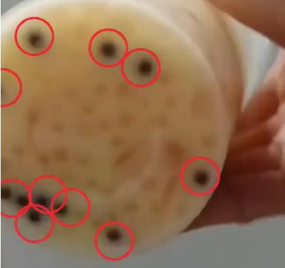 女生疑在奶茶中喝出10余顆玻璃珠 到底是什么情況?