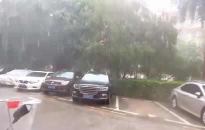 深圳暴雨:商場秒變“水簾洞” 到底是什么情況?
