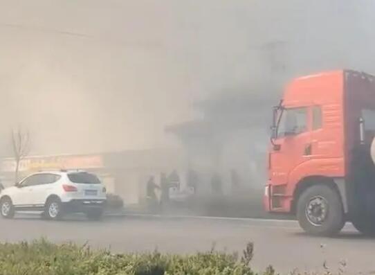 冷庫火災(zāi)逝者家屬:施工時(shí)有難聞氣味 真相揭露真的令人大吃一驚