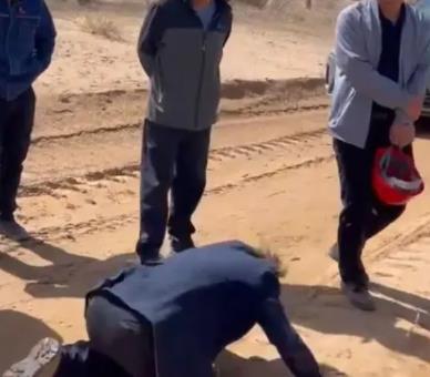 水務(wù)公司回應(yīng)萬(wàn)畝林場(chǎng)主跪地求供水 背后故事實(shí)在是太心酸了