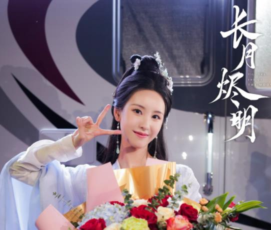 長(zhǎng)月?tīng)a明澹臺(tái)燼官配cp是誰(shuí)