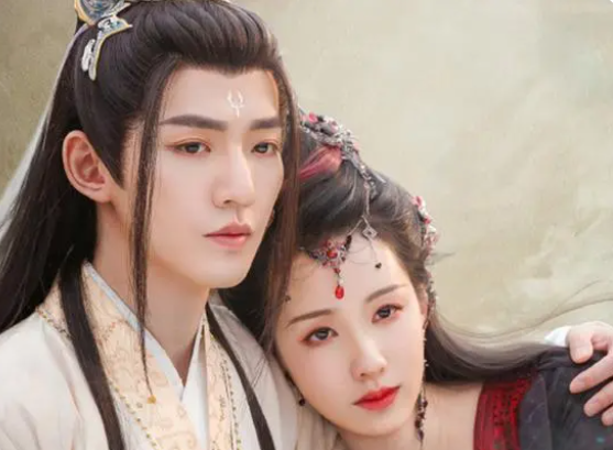 長月燼明葉冰裳真實身份