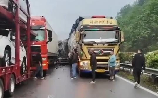 重慶大巴側(cè)翻致20傷:7人傷勢(shì)較重 為什么會(huì)這樣?