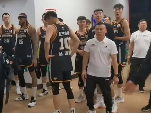 浙江輸球孫銘徽氣得摔瓶子 原因揭秘直接讓人傻眼了