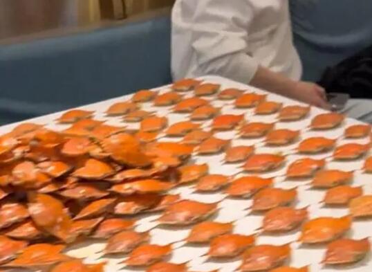 店家回應(yīng)7人吃自助炫300多個螃蟹 具體事件經(jīng)過是什么?