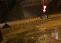 福建暴雨:男子開車被淹踹車門逃生 背后真相簡直驚呆了眾人