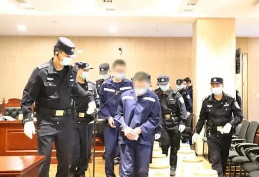 騙子騙到580萬興奮到抱著現(xiàn)金睡 真相揭露真的令人大吃一驚