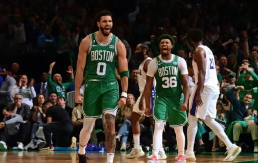 塔圖姆51分 塔圖姆砍下51分13個(gè)籃板5次助攻