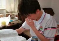 兒子偷偷給媽媽買花被罵哭 母親拒收引起網(wǎng)友們爭議