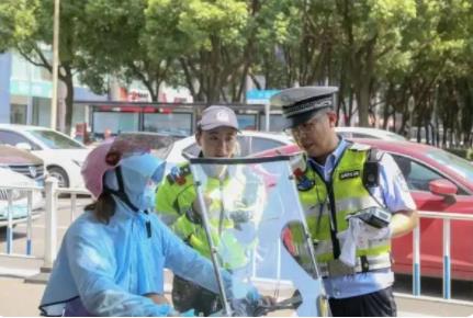 48歲交警被拖行700余米犧牲 照片曝光實在是太嚇人了