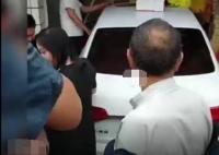 成都一轎車沖進(jìn)店鋪?zhàn)矇?6個(gè)骨灰盒 真相曝光簡(jiǎn)直太驚人了