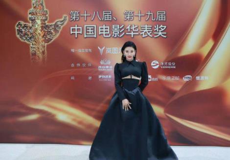 黃奕擅拿展品拍照被美術(shù)館批評 背后原因簡直驚呆了眾人