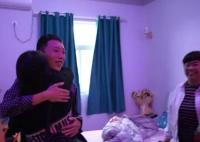 家人拉橫幅歡迎閆嘯天回家 背后真相簡直驚呆了眾人