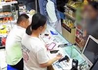 老板幫女子換錢被要求支付手續(xù)費(fèi) 原因太出乎意料了