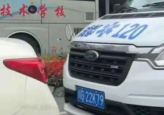 司機(jī)拒給120讓路 被罰150元記3分