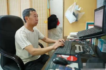 56歲保安寫出40余萬字長篇小說 到底是什么情況?