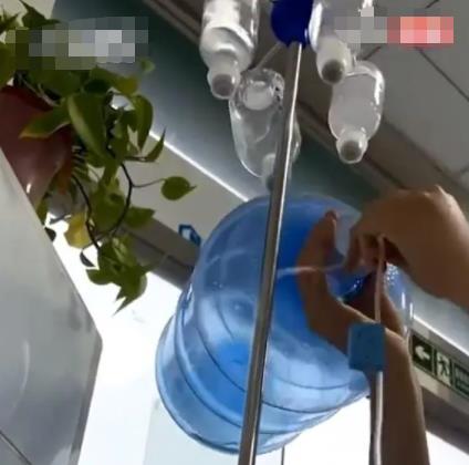 女子輸液被陌生男子拔針扎進(jìn)水桶 真相曝光簡(jiǎn)直太驚人了