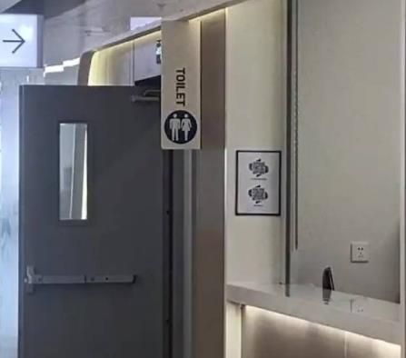 醫(yī)院回應(yīng)廁所全英文標(biāo)識無中文 背后原因簡直驚呆了眾人