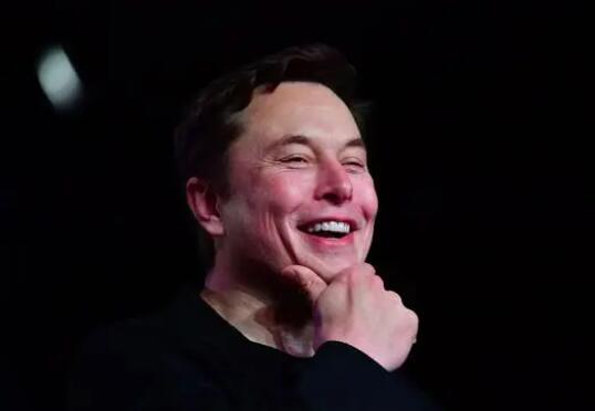 馬斯克訪華 特斯拉市值一夜?jié)q1800億 多個馬斯克話題詞沖上了熱搜