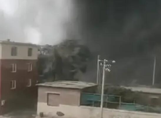 遼寧突發(fā)龍卷風 事發(fā)地在居民區(qū)附近