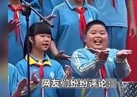 男孩六一表演化身行走表情包 站C位不是沒有道理的