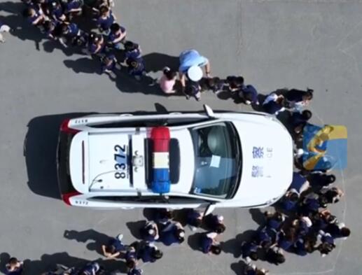 交警實(shí)測SUV盲區(qū)能藏75個(gè)孩子 原因太出乎意料了