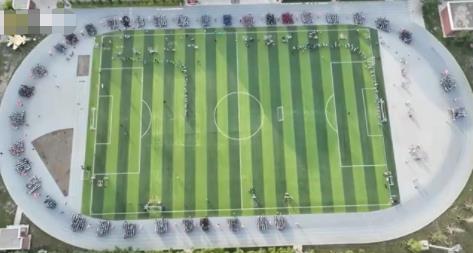 高考首日 衡水中學(xué)高考生6點(diǎn)跑操 背后原因?qū)嵲谑亲屓烁袆?dòng)