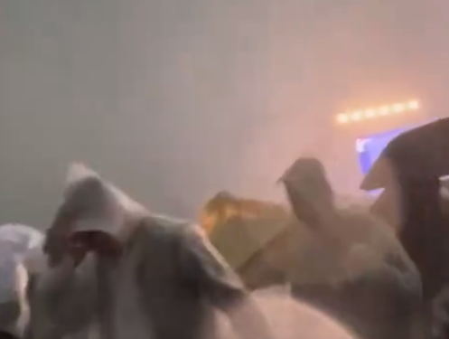 音樂節(jié)2萬多名觀眾被冰雹砸淋 觀眾在風雨里緊急撤離