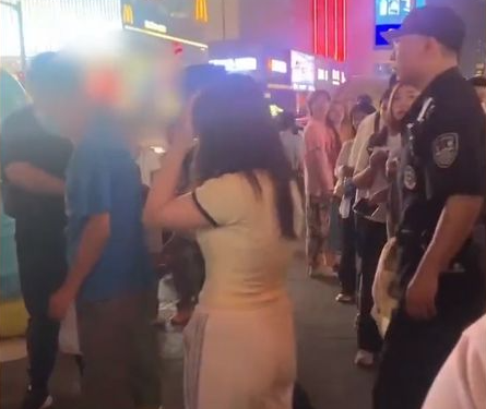 大爺摸女子屁股被逮自扇耳光求饒 原因竟是這樣實(shí)在是太意外了