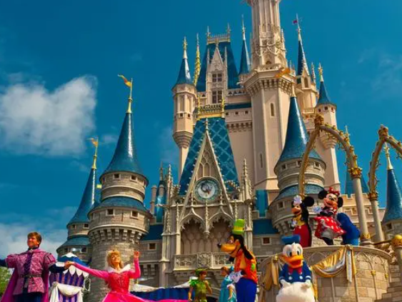 女子穿聯(lián)名漢服進入迪士尼被攔 真相離譜實在是太荒唐了