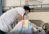 9歲女孩被貓抓傷高燒14天 真相曝光簡直太驚人了