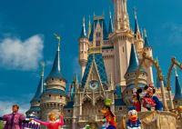 女子穿聯(lián)名漢服進(jìn)入迪士尼被攔 真相離譜實(shí)在是太荒唐了