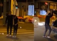 法父親揪參與騷亂兒子耳朵塞進車箱 照片曝光直接讓人大呼意外