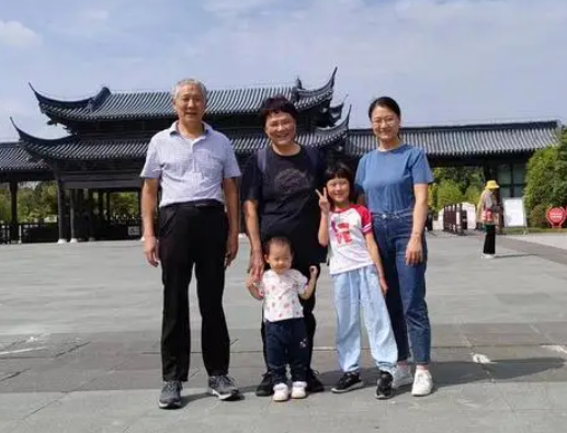 女子半夜拍蚊子走出158步嚇壞母親 到底是什么情況? 