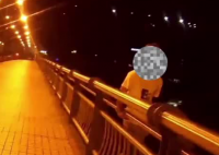 輕生男子遞煙被民警飛身拽回 真相曝光簡(jiǎn)直太驚人了